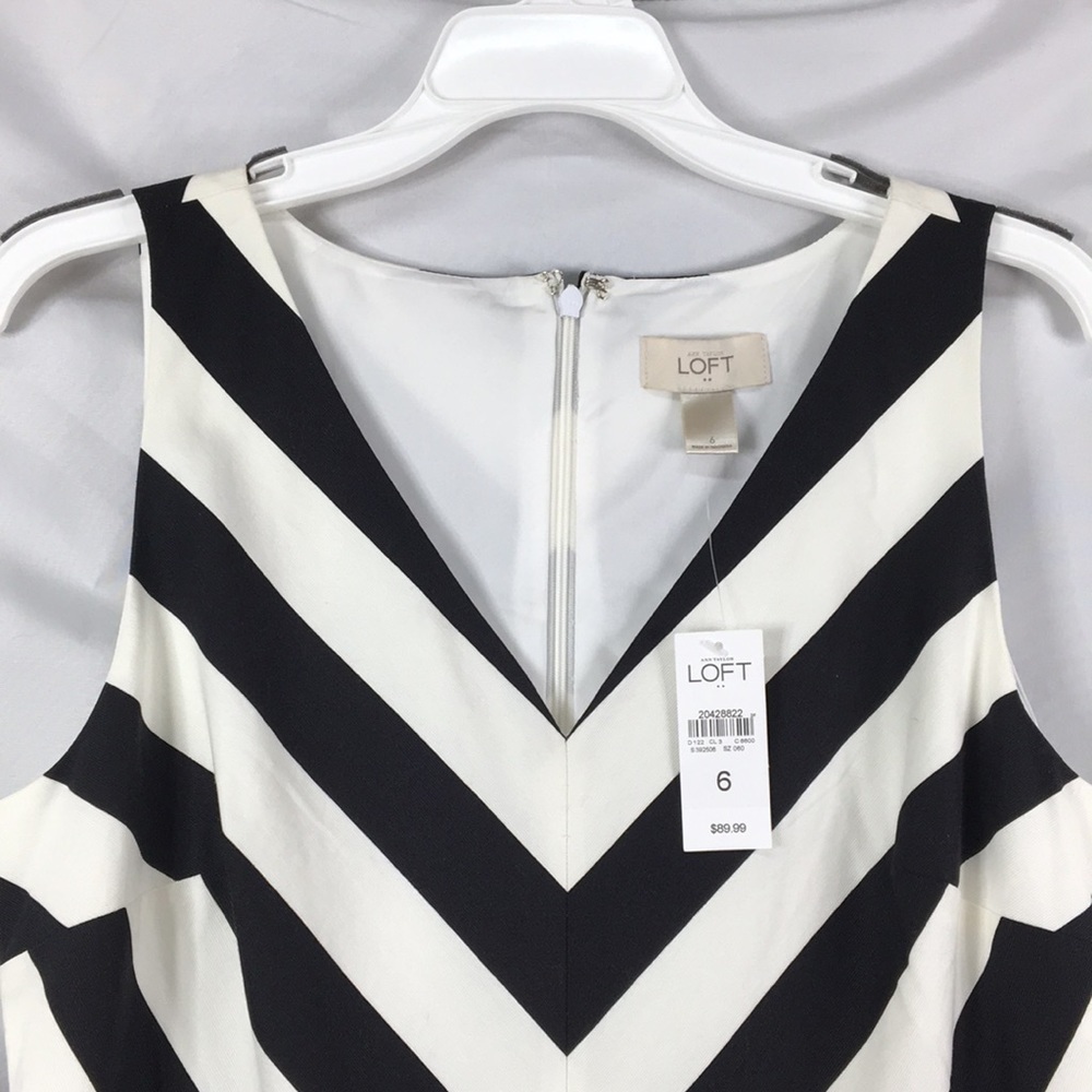 Ann Taylor Loft V-Neck Black and White Striped Chevron Dress Size 6 NEW With Tag - Picture 2 of 11